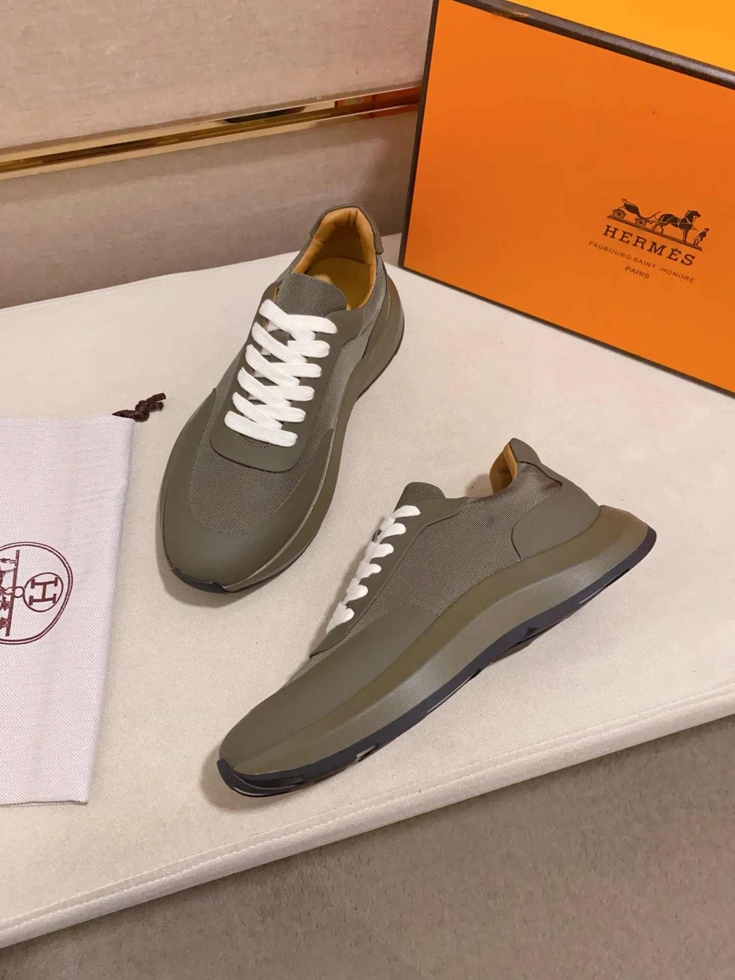 Men's clothing and shoes💰: 600💰《HERMES》【Classic Original Version】Hermès; Top 🔝 Purchasing Agency 🔍🔍Men's latest 🇺🇸 counters are on sale simultaneously, original imported from Italy ▲▲Silk cowhide with breathable fabric ▲▲ (high-end and expensive Qi·Grade) Exquisite workmanship (Italian 🇮🇹Imported water-dyed 🐂cowhide lining) Sole: Original sole provided by the original factory, ⚠️Exclusive double-layer activity·TPR·Rubber·Combined molded outsole; Super·comfortable·wear-resistant·non-slip·environmental protection The real thing is more beautiful if you take the real thing (high quality, follow the order), you can enter and exit the counter at will * Number of yards: 38·39·40·41·42·43·44# (can be customized 45.)